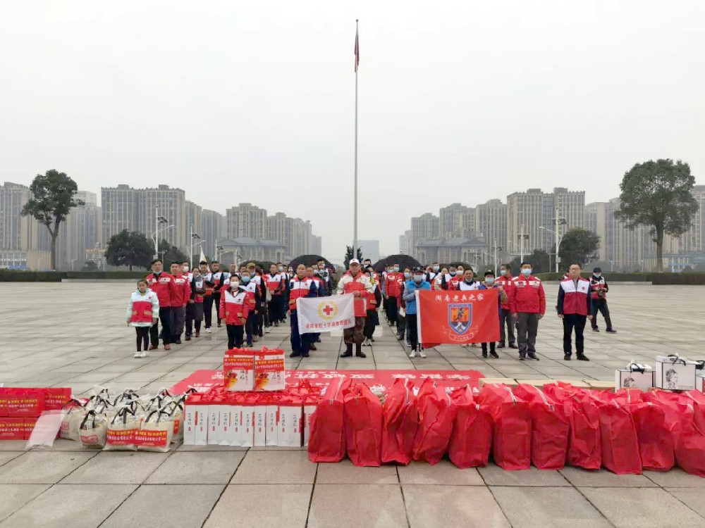 湖南省红十字应急救援队致敬抗战老兵活动集合仪式