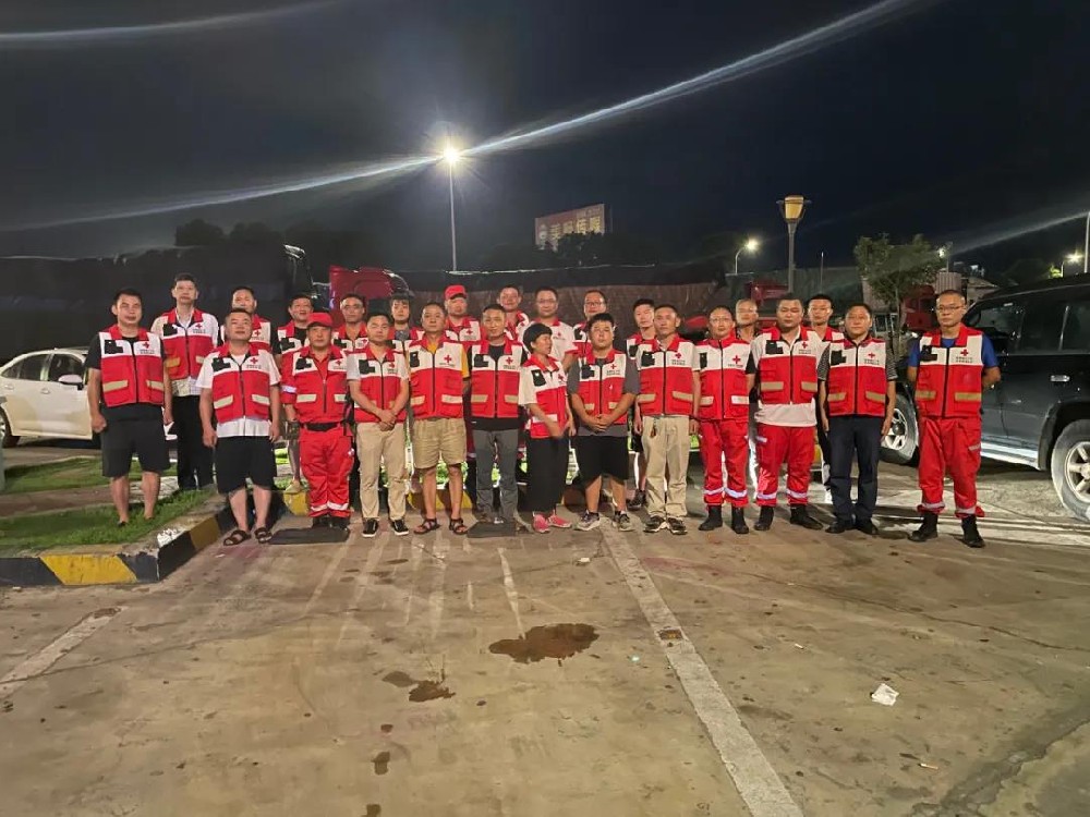 湖南省红十字应急救援队第二梯队开赴河南救援
