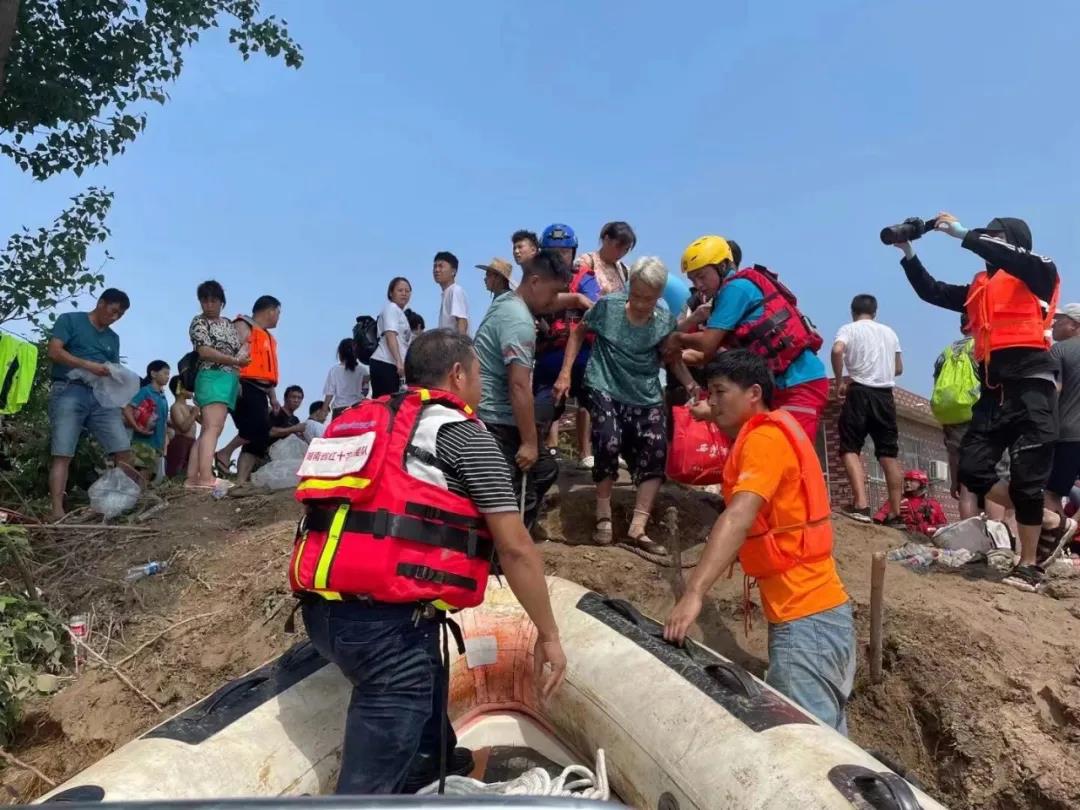湖南省红十字应急救援队支援河南救灾